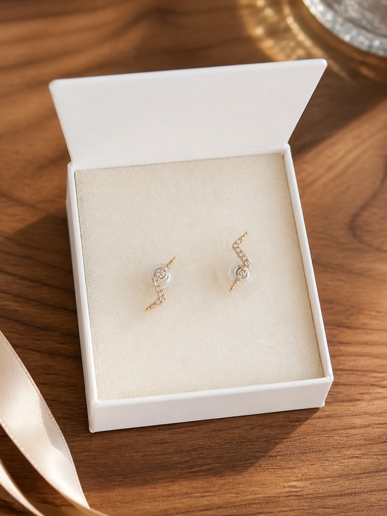 Stella & Dot Jewelry - Stella & Dot Gold Crystal Zigzag Stud Earrings